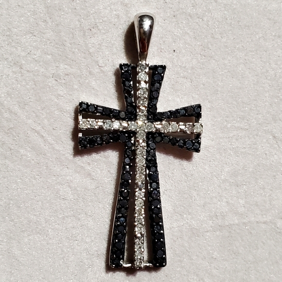 10K White Gold Cross Pendant - Picture 1 of 7